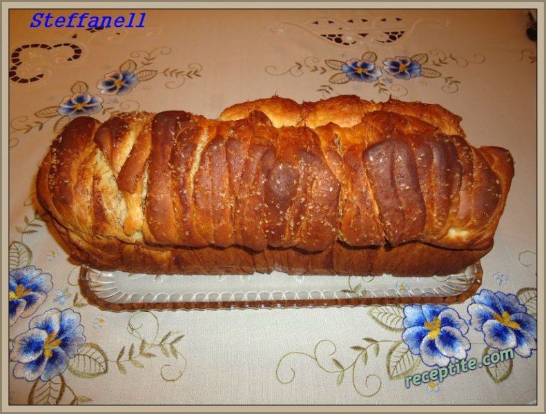 Снимки към Канелено-карамелен хляб