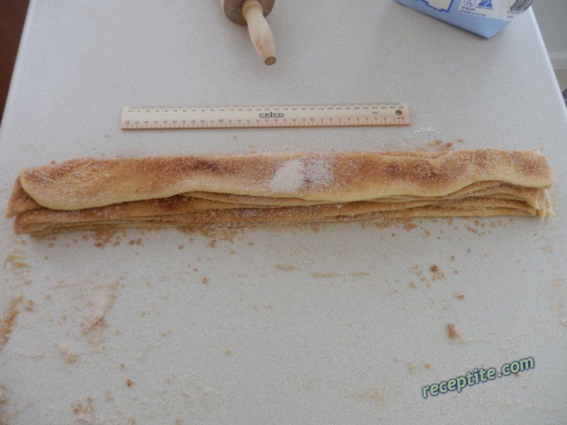 Снимки към Канелено-карамелен хляб