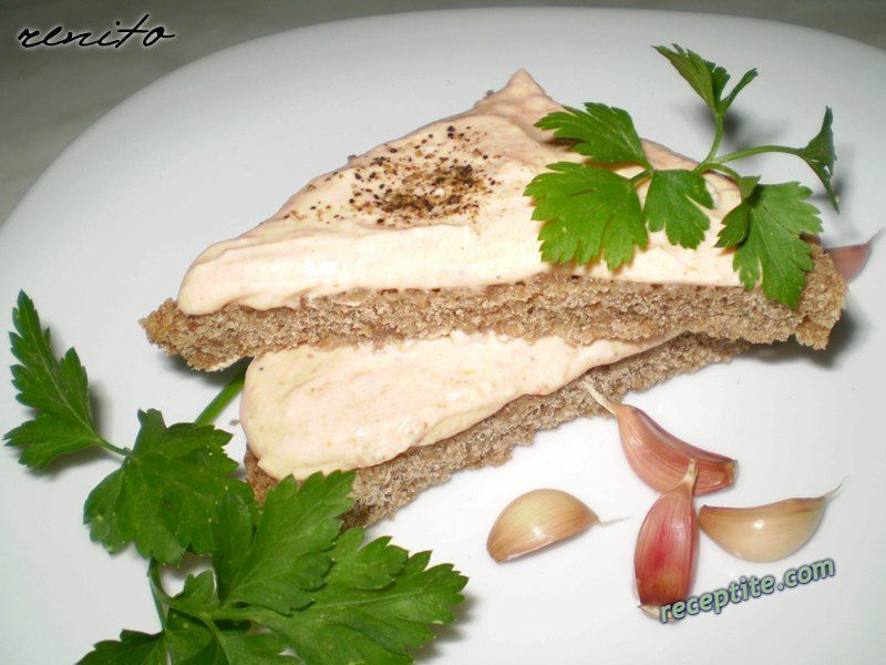 Снимки към Мус от сирене с червени чушки