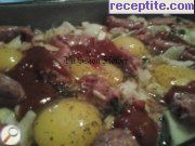 снимка 6 към рецепта Подлучени яйца с тънка наденица