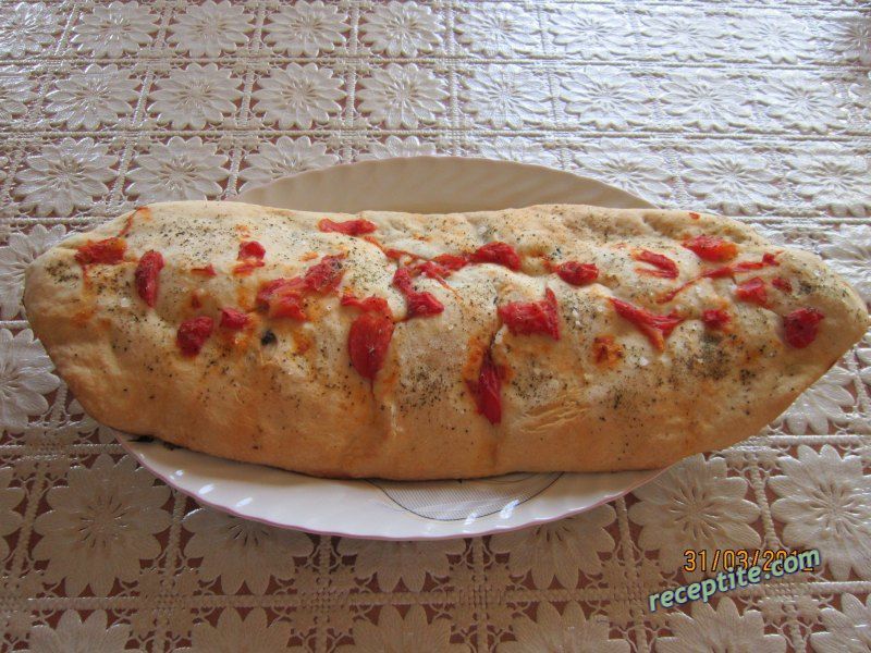 Снимки към Фокача с бяло вино, маслини и розмарин