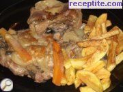 снимка 3 към рецепта Пържоли в гювеч с топено сирене, моркови и лук