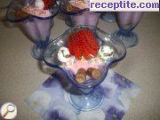 снимка 1 към рецепта Млечен крем с ягоди