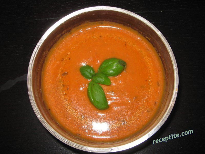 Снимки към Доматена крем-супа с босилек