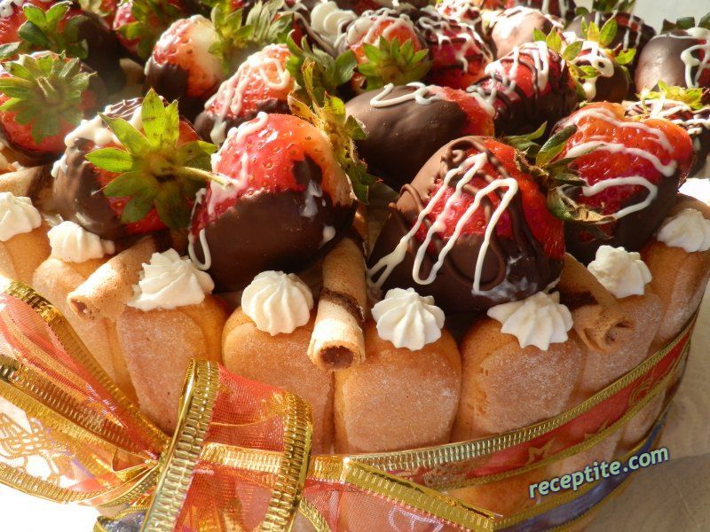 Снимки към Шарлота по руски с ягоди