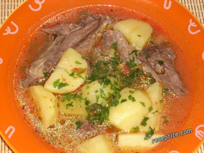 Снимки към Пилешка яхния с картофи