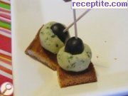 снимка 2 към рецепта Хапки със синьо сирене и кашкавал