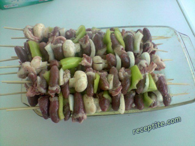 Снимки към Шишчета с пилешки сърчица и зеленчуци