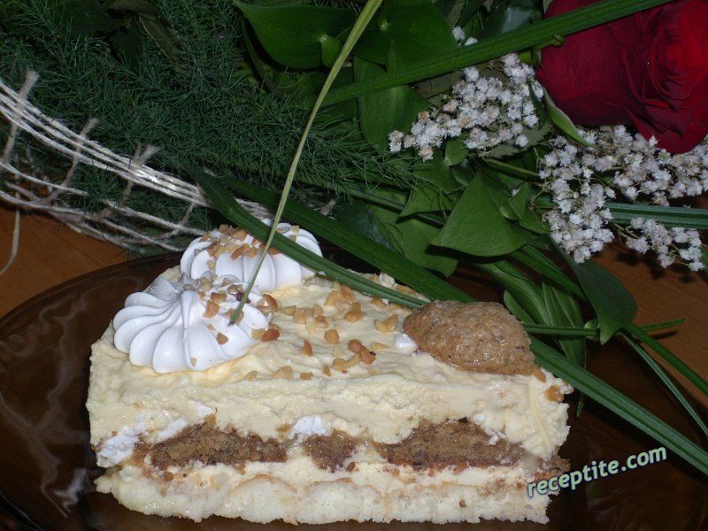 Снимки към Бишкотена торта с ореховки и целувки