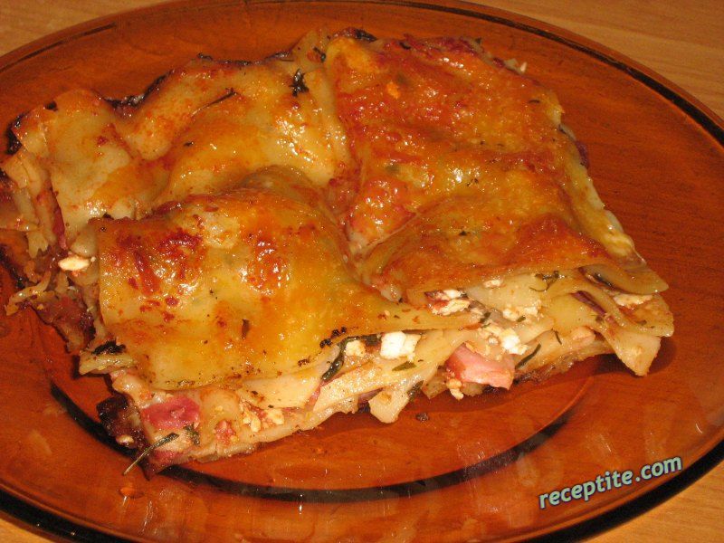 Снимки към Лазаня с шунка, гъби и кисели краставички