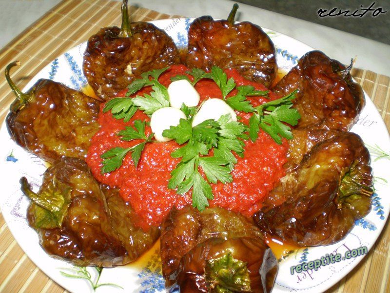 Снимки към Пържени пиперки с доматен сос
