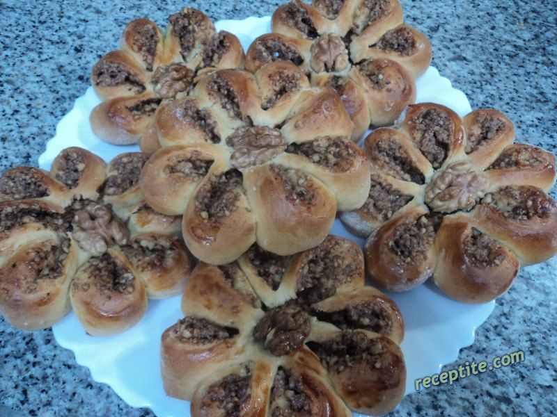 Снимки към Цветя с орехова плънка