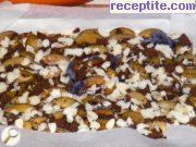 снимка 4 към рецепта Сладкиш със сини сливи, бадем и шоколад