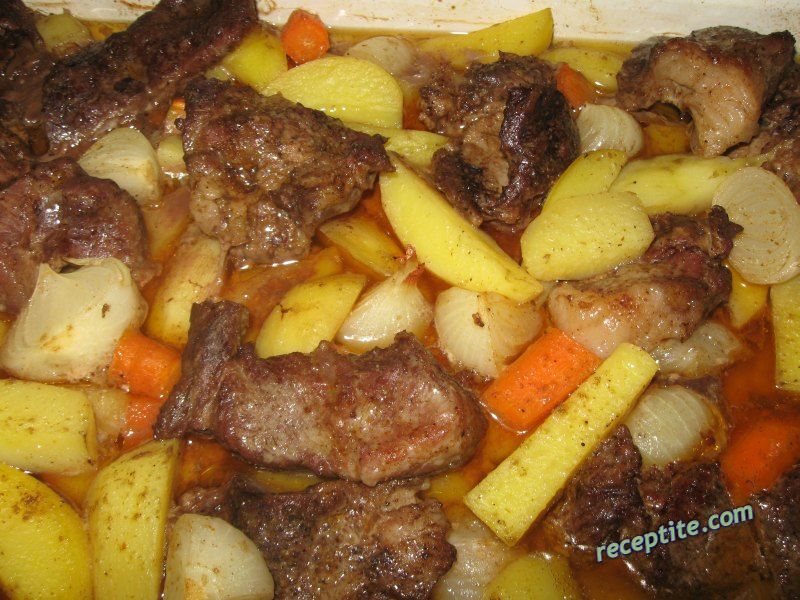 Снимки към Свинско с картофи на фурна