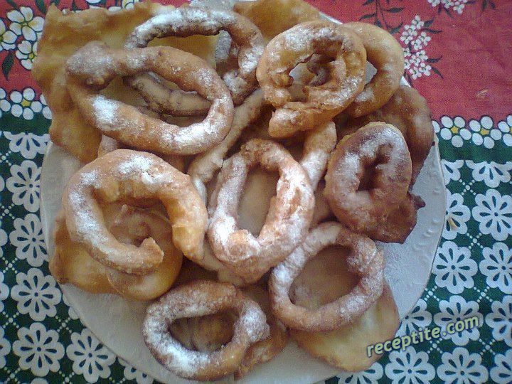 Снимки към Чудните мекици на Петя