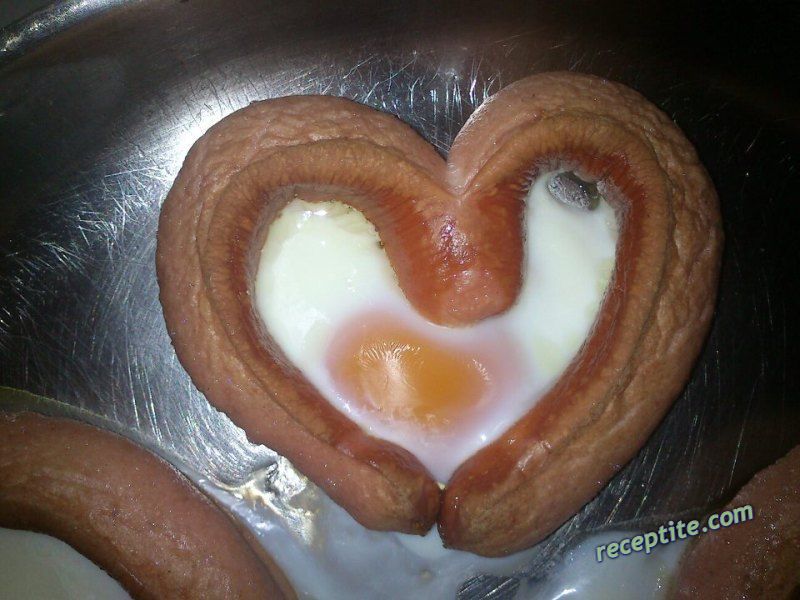 Снимки към Сърца от кренвирши с яйца