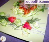 Топла салата с тиквички и риба тон
