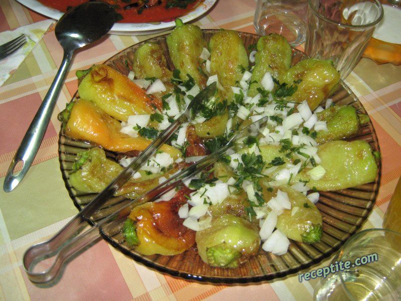Снимки към Пържени чушки с чесън