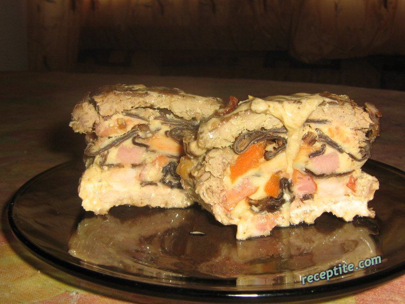 Снимки към Руло от свинско бонфиле с бекон и сушени гъби