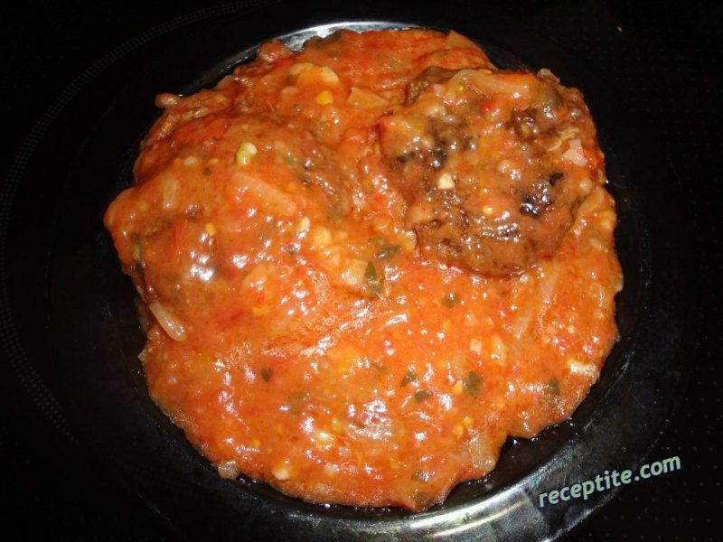 Снимки към Кюфтета с доматен сос