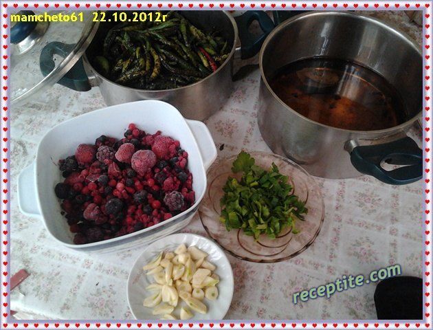Снимки към Пукани чушлета с малини, боровинки и грозде