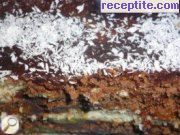 снимка 1 към рецепта Бисквитена торта с карамелизирани плодове