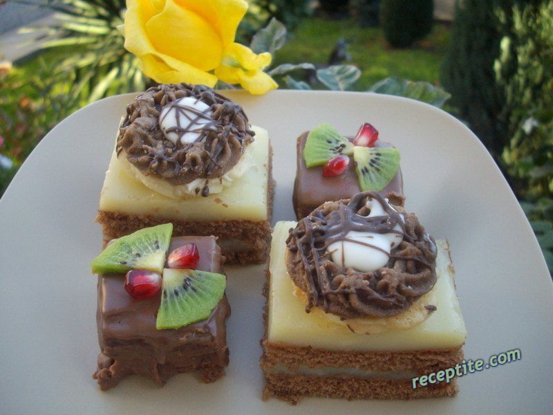 Снимки към Петифури