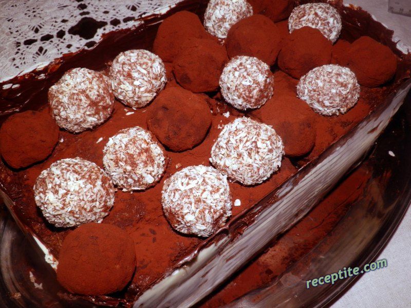 Снимки към Бисквитена торта с карамелизирани плодове