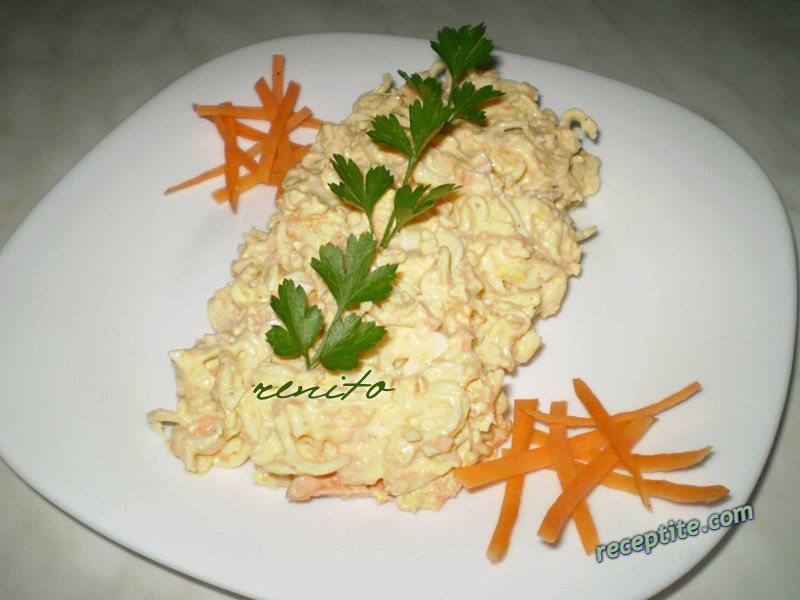 Снимки към Салата с моркови и полуготови спагети