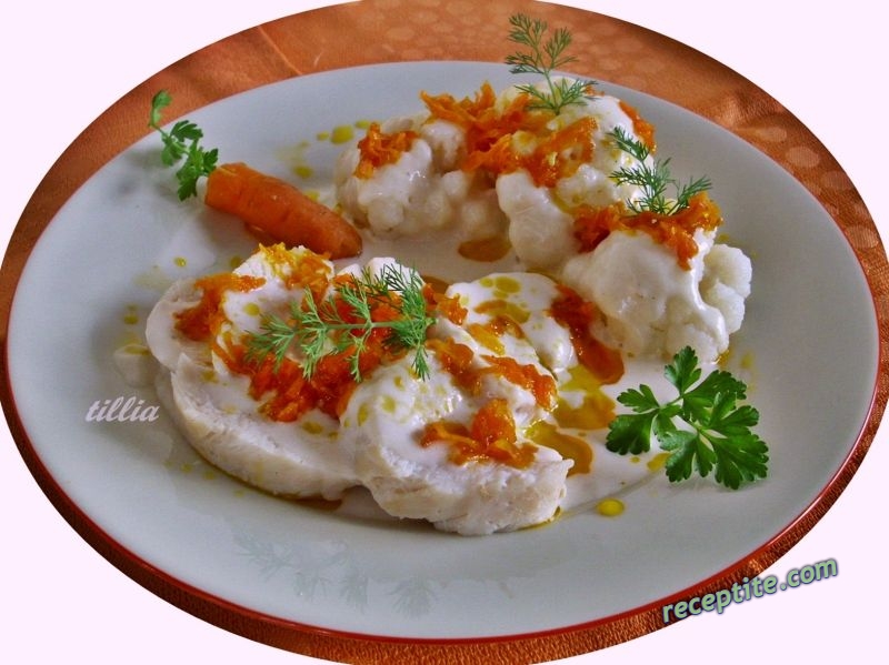 Снимки към Пиле с гарнитура от карфиол и моркови