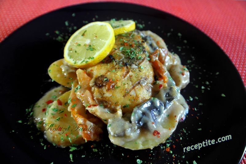 Снимки към Риба с картофи и гъбен сос на фурна