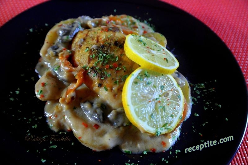 Снимки към Риба с картофи и гъбен сос на фурна