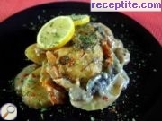 снимка 1 към рецепта Риба с картофи и гъбен сос на фурна