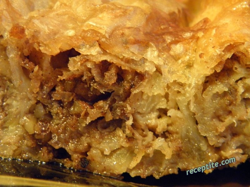Снимки към Щрудел с банани, ябълки и стафиди