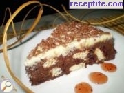 снимка 2 към рецепта Бисквитена шоколадова торта с боровинки