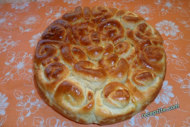 Снимки към Погача с прясно и кисело мляко