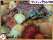 снимка 2 към рецепта Агнешко бутче с пресни домати и бира на фурна
