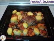 снимка 1 към рецепта Агнешко бутче с пресни домати и бира на фурна