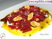 снимка 3 към рецепта Салата от червено цвекло с орехи