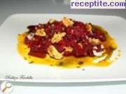 снимка 1 към рецепта Салата от червено цвекло с орехи