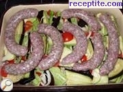 снимка 1 към рецепта Наденица със зеленчуци на фурна