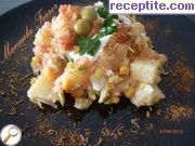 снимка 2 към рецепта Картофена салата с домати, маслини и соеви кълнове