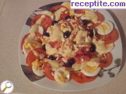 снимка 2 към рецепта Салата от домати с варени яйца