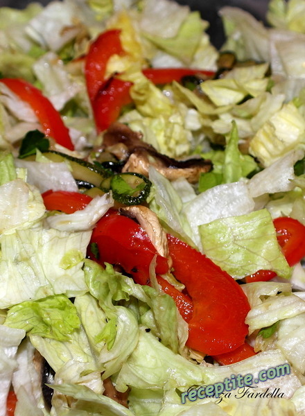 Снимки към Зелена салата с печени зеленчуци