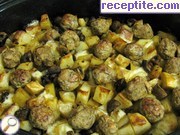 снимка 22 към рецепта Кюфтенца с картофи на фурна