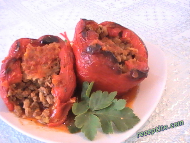 Снимки към Пълнени чушки с булгур и кайма