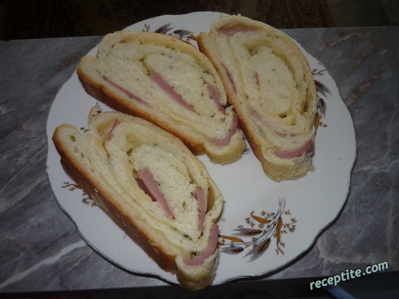 Снимки към Хляб с бекон и кашкавал