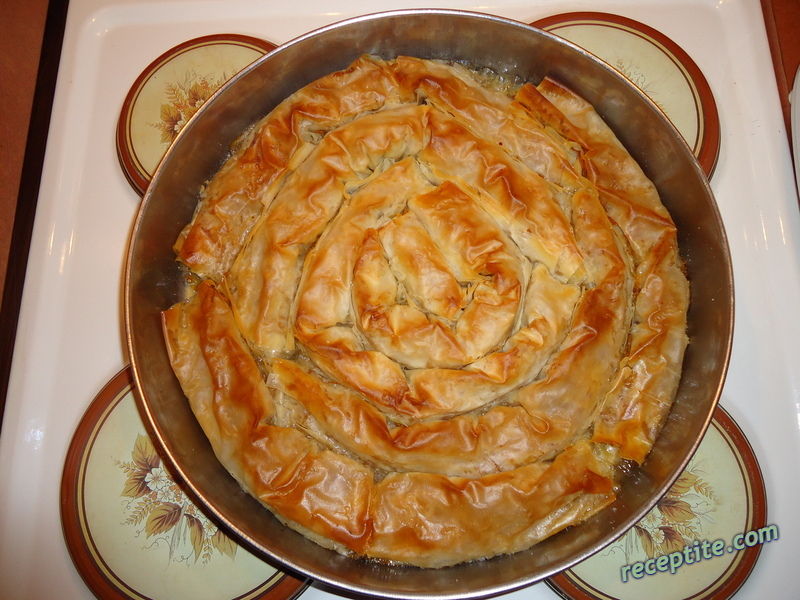 Снимки към Тиквеник с готови кори и канела
