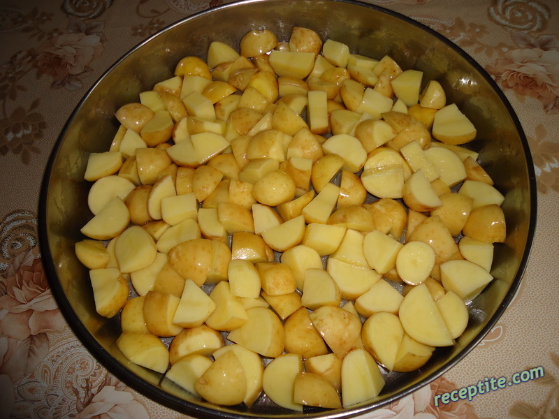 Снимки към Пресни картофи в тава