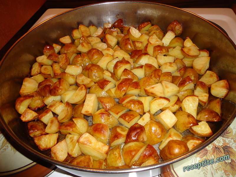 Снимки към Пресни картофи в тава